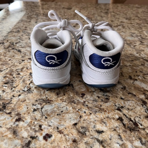 Reebok Questions - Picture 5 of 7